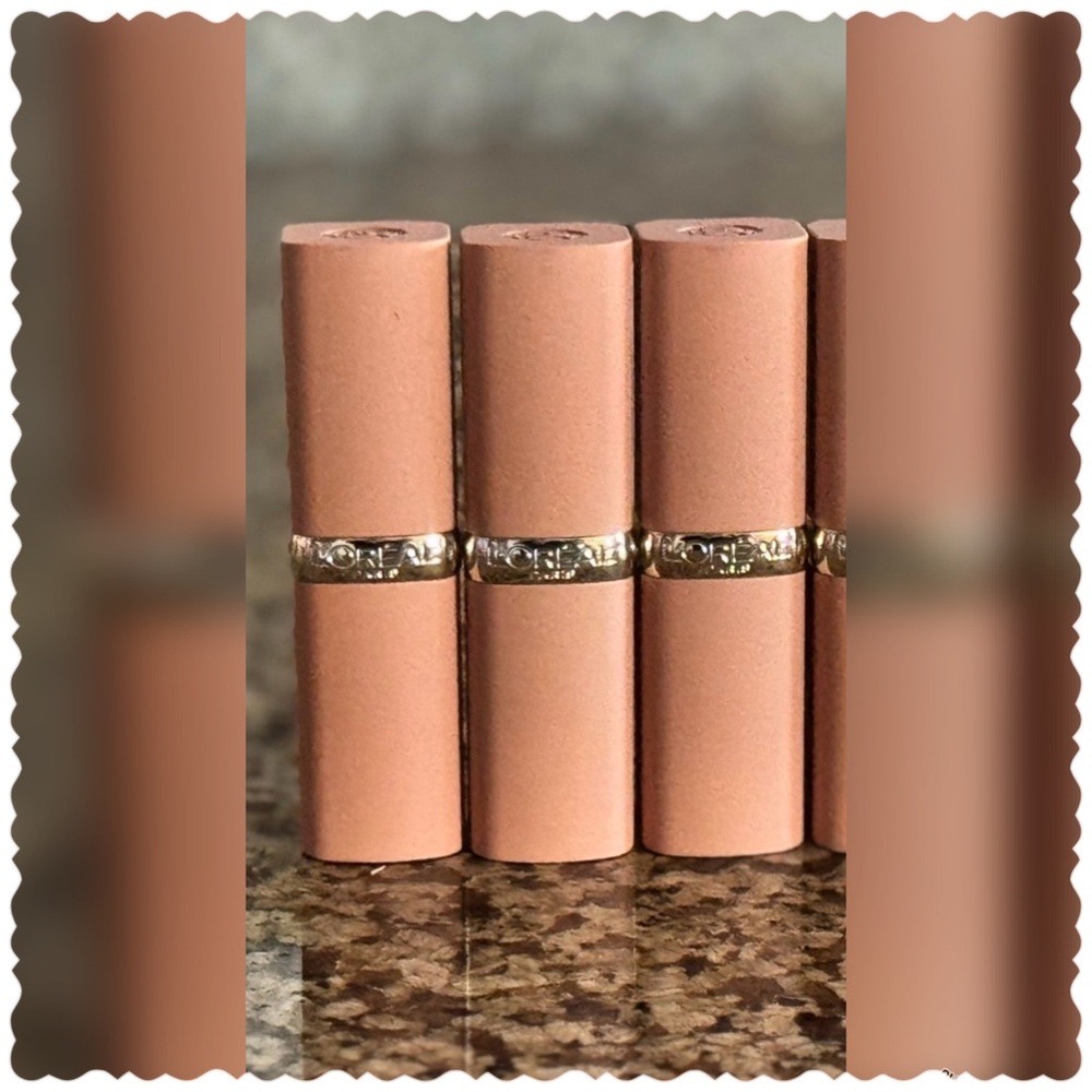 L’Oréal Paris Colour Riche Blurred Matte Lipstick